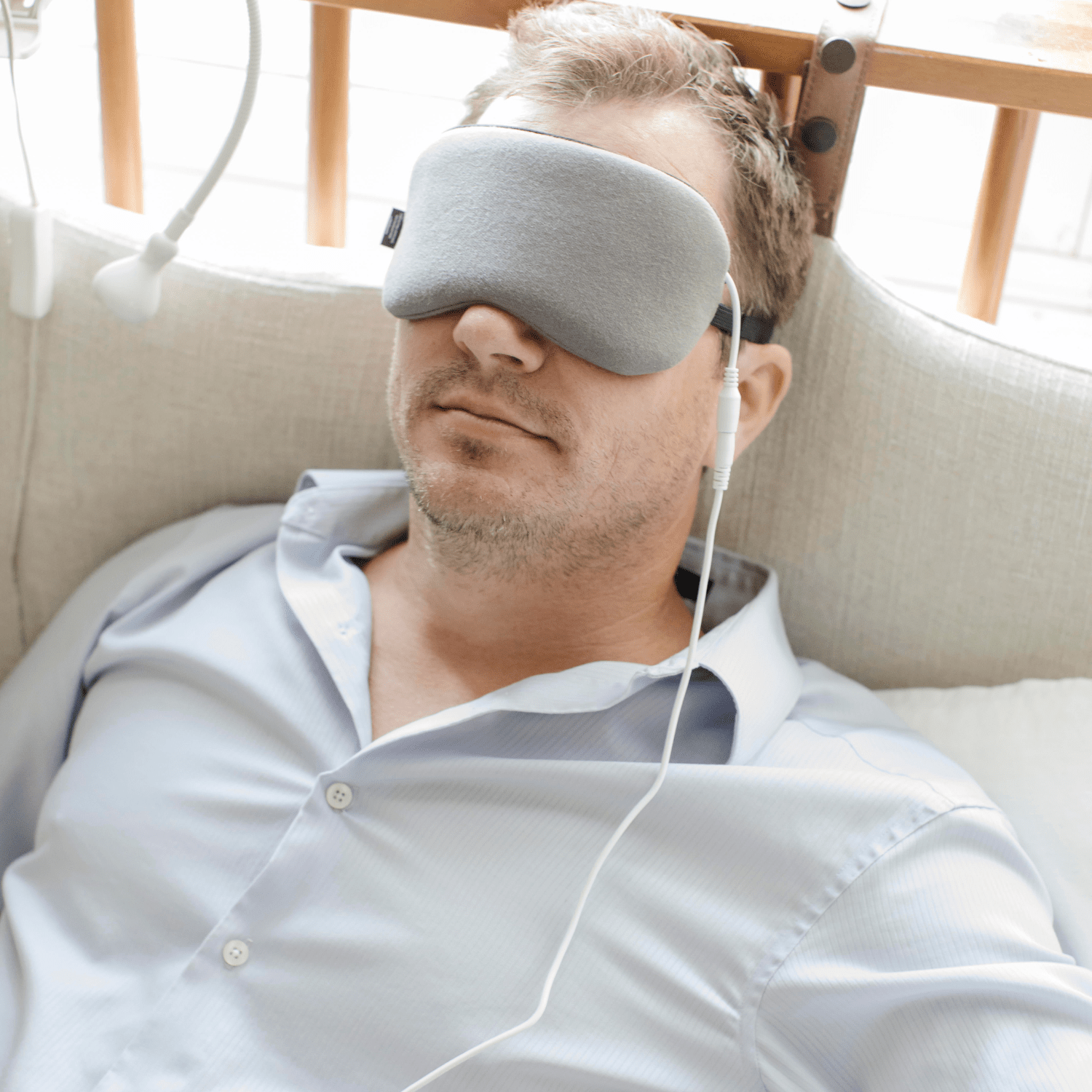 USB Comfylids Heated Eye Mask Pro worn by a male model